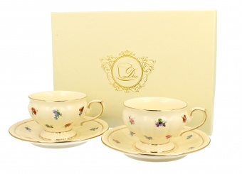 En set of 2 cups with saucer England