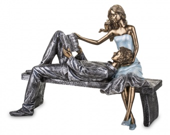 Figurine of a couple